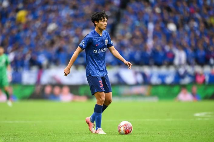 虽然汪海健是现役国家队球员，并有一脚不错的远射能力。但不少上海申花球迷对他的表现