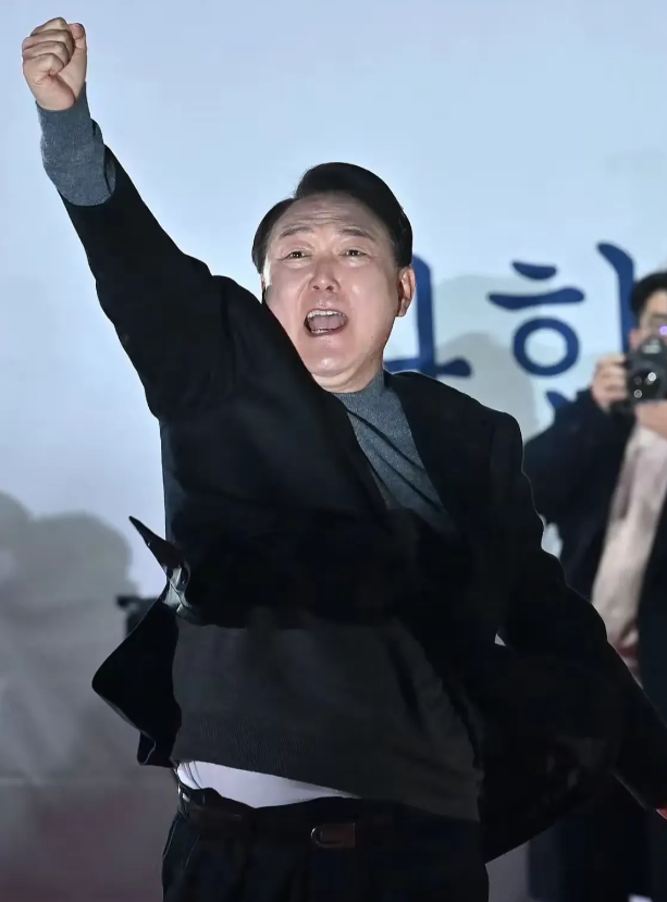 尹锡悦出手了！
​韩国刚刚传来最新消息。


韩国总统尹锡悦最近面临了一系列的政