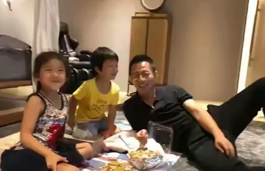 大S怎么死的，老S心里最清楚，打着正义的名义跟两个外孙抢财产？老的忙着为利益上战