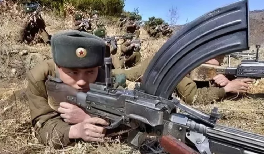 这次朝鲜人民军在乌克兰战场的表现，确实让人大跌眼镜！

第一：他们的战术仿佛还停