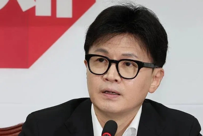 万万没想到！
    韩东勋说：我这辈子最悔恨的两件事，一件事就是没有在尹的第一