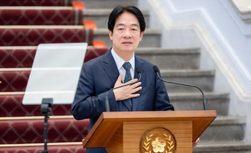 刚对我们喊话希望交流，转过头去，民进党当局就对我们连出两手。其一是，“陆委会”正