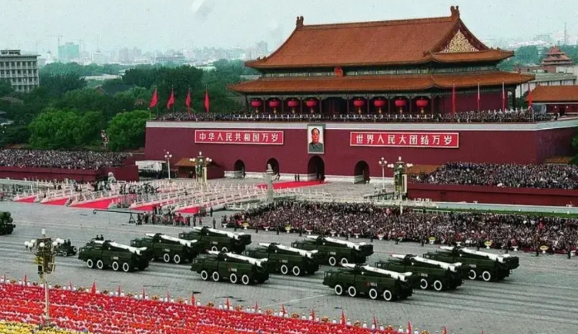 和中国接壤的，中国的15个邻国
第一个国家：印度，不亲近。
第二个国家：巴基斯坦