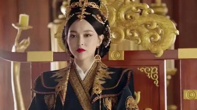 1034年，太后萧耨斤欲废大儿子辽兴宗，改立小儿子耶律重元，耶律重元跑去告知辽兴