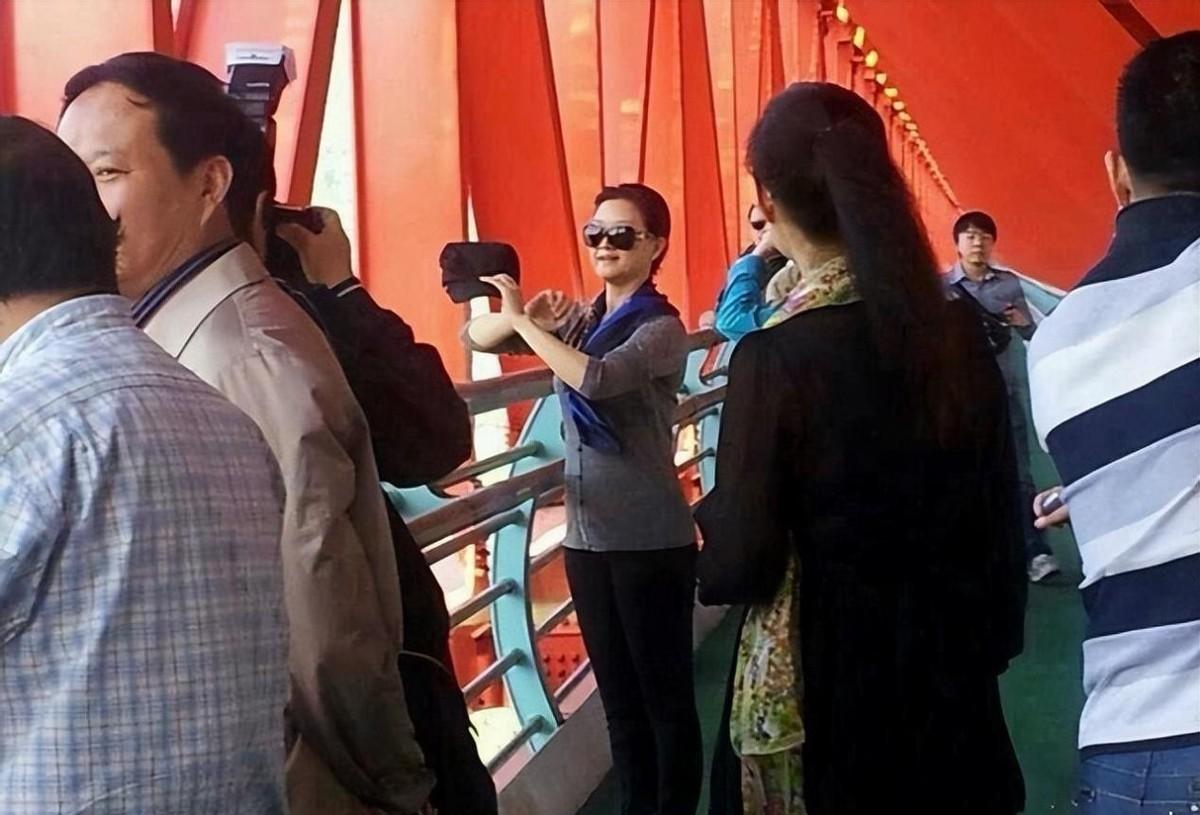 宋祖英歌好人美 如今依然很耀眼

                       