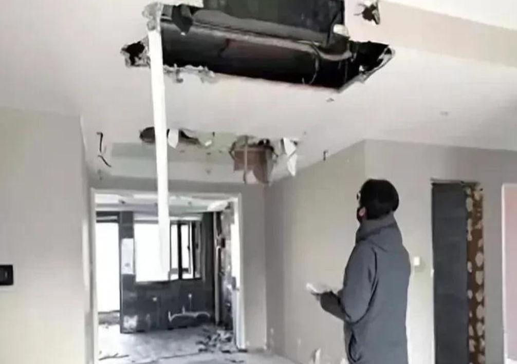 谁有理？租客租毛胚房，退租后将空调和地板全拆走，房东崩溃：“合同约定不能移动的东