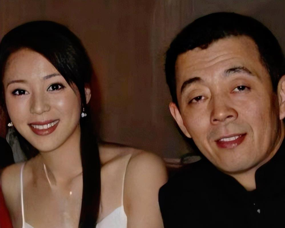 2013年，陈红的老公李军夜里闯入沈星的卧房，对床上的男人全打脚踢，一边拽着沈星
