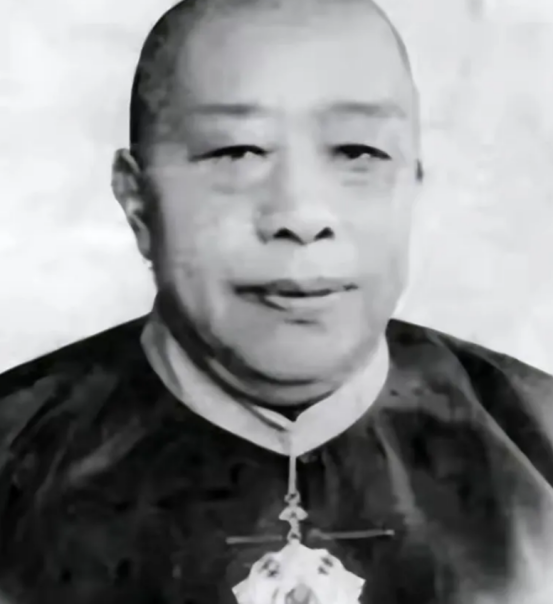 1922 年，黄金荣对相伴多年的妻子林桂生提出惊人要求