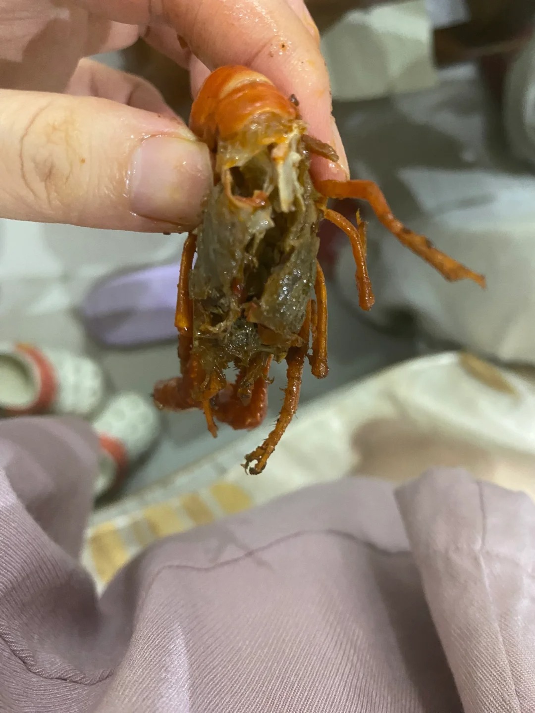对胖东来祛魅了
买的小龙虾30块一斤，很小很脏，虾线没去，虾肉散，一整盒只有三四