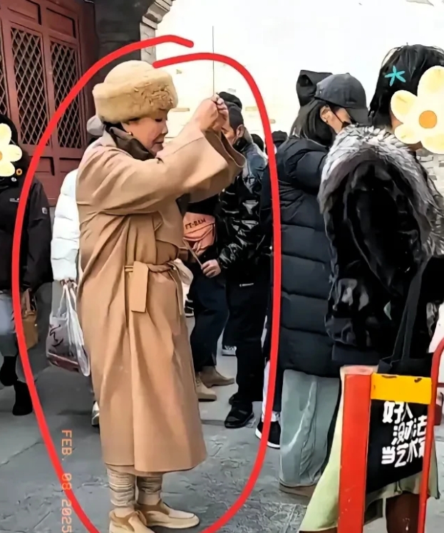 网友在寺庙偶遇张兰

谁知道张兰阿姨该许什么愿望呢？