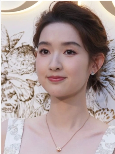 王玉雯与杨玏：双星闪耀，共筑爱巢