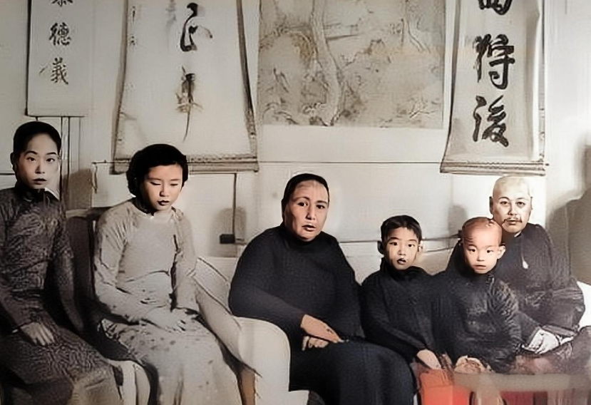 1905年，31岁的吴佩孚在母亲要求下，把24岁的李家女娶进门。新婚夜，吴佩孚掀