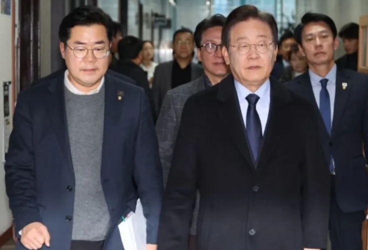 韩国检察立刻对前国防部长金龙显的调查