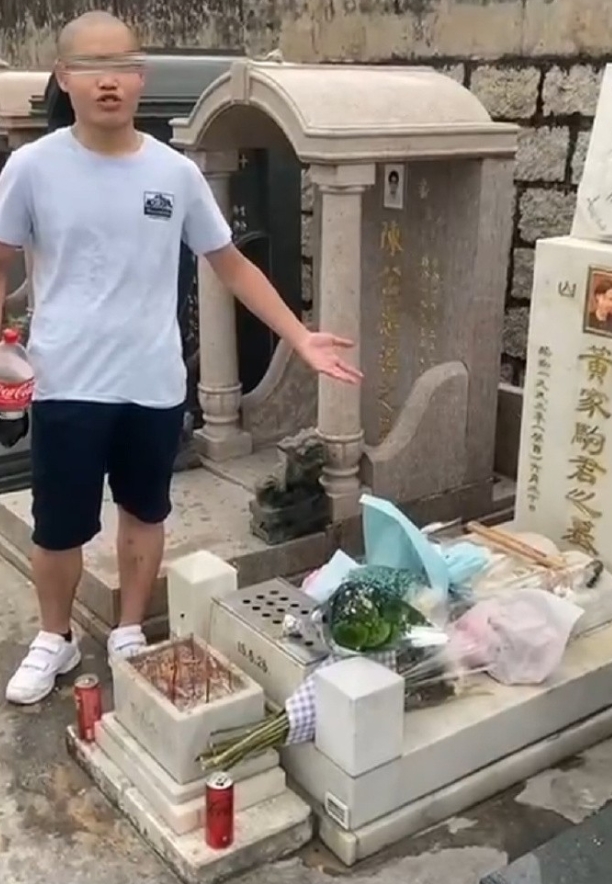 这谁干的啊？为什么这么做？

#黄家驹墓碑遗照被砸坏# 