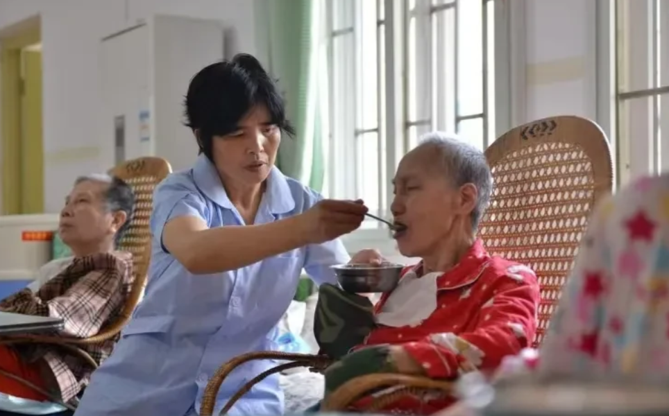 广西桂林，两姐妹把她们的弟弟告上法院，要求法院确认其父母10年前所立第1份遗嘱无