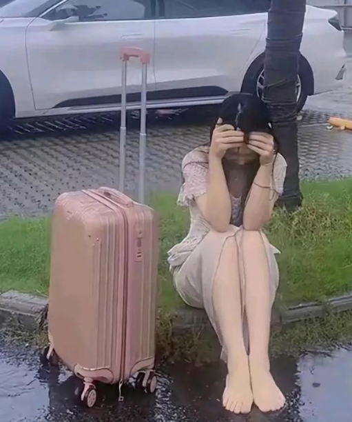 她怎么了？你知道为什么吗？