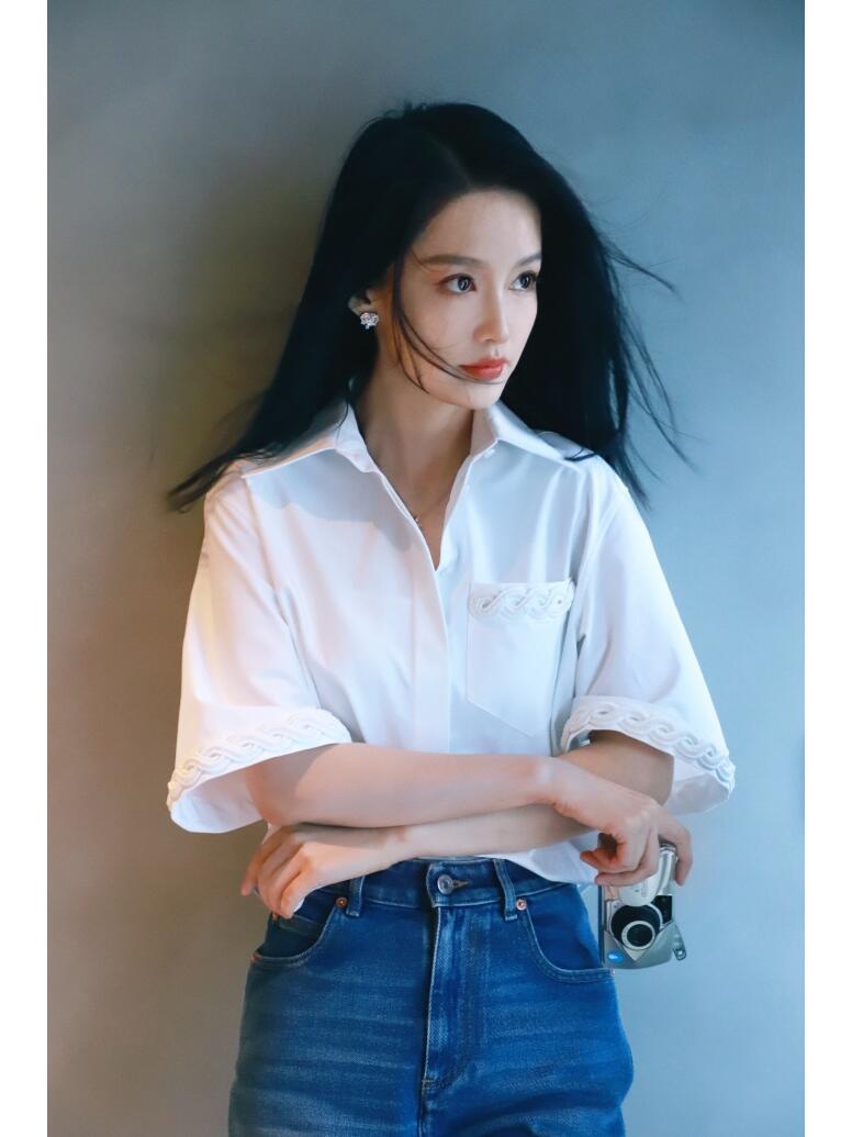 李沁好美很养眼