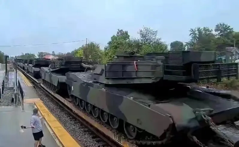 又是台湾长荣集团！干货运的偷摸运起了坦克