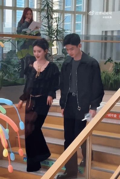 关系这么一般还不如别合体剧宣，白敬亭是不是在立一种好男人人设，不止一次让合作演员