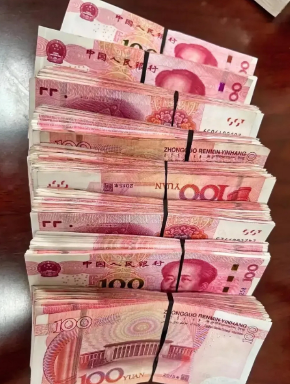 这也有人信？男子报名参加“自律挑战”，规则是不能用电子产品，只要在房间内待够26