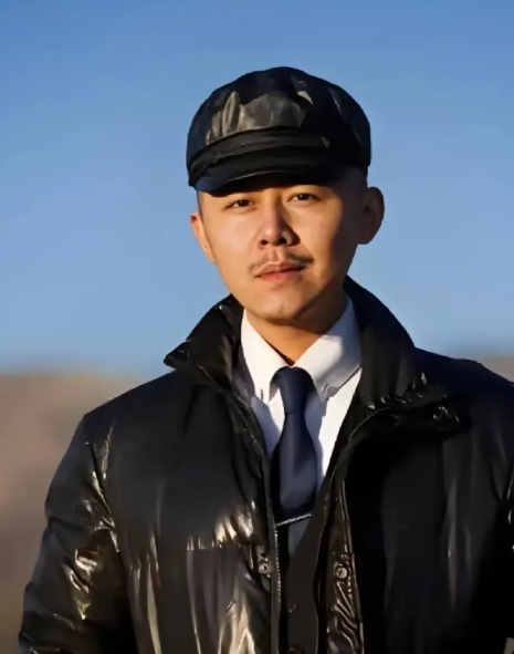 大冰“复播”给网友开心坏了，就3点原因：

1.大冰人善良，在直播连线中，劝轻生