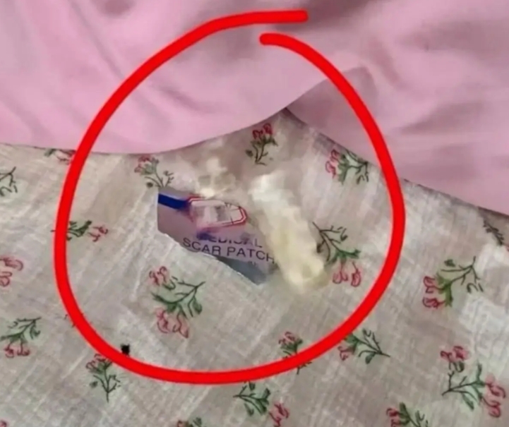 这究竟是个什么物件啊？在给女儿收拾房间的时候发现的！哈哈哈哈 [大笑][大笑][