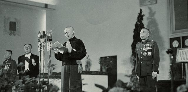 1948年1月8日晚，李宗仁在北平宴请外国记者，公开宣布了他要参与副总统竞选的意