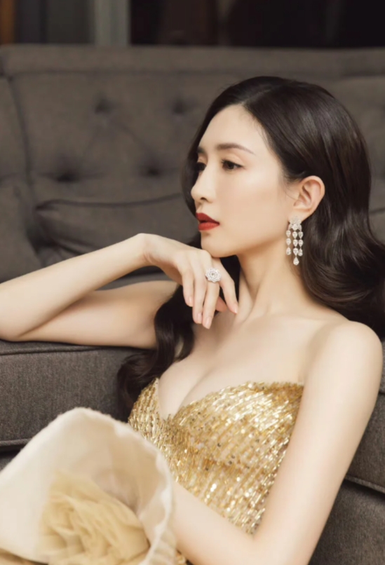江疏影绚丽多彩多姿