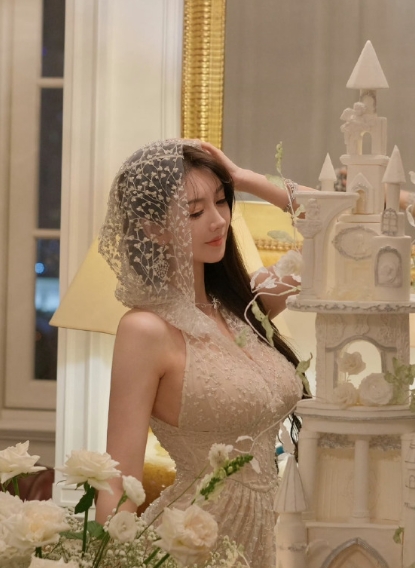 向公众道歉之后，叶珂清空了社交平台的内容，可能觉得力度不够吧，叶珂一声不响把账号