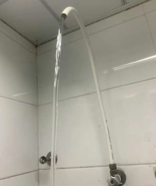 大舅说浴室不用装花洒