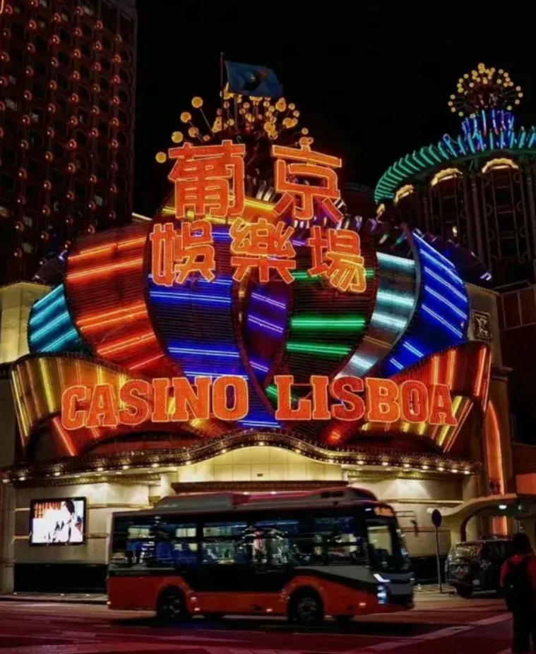 内地千术高手为啥不去澳门一试身手呢？
其实是我想多了。
第一，当你走进澳门赌场，