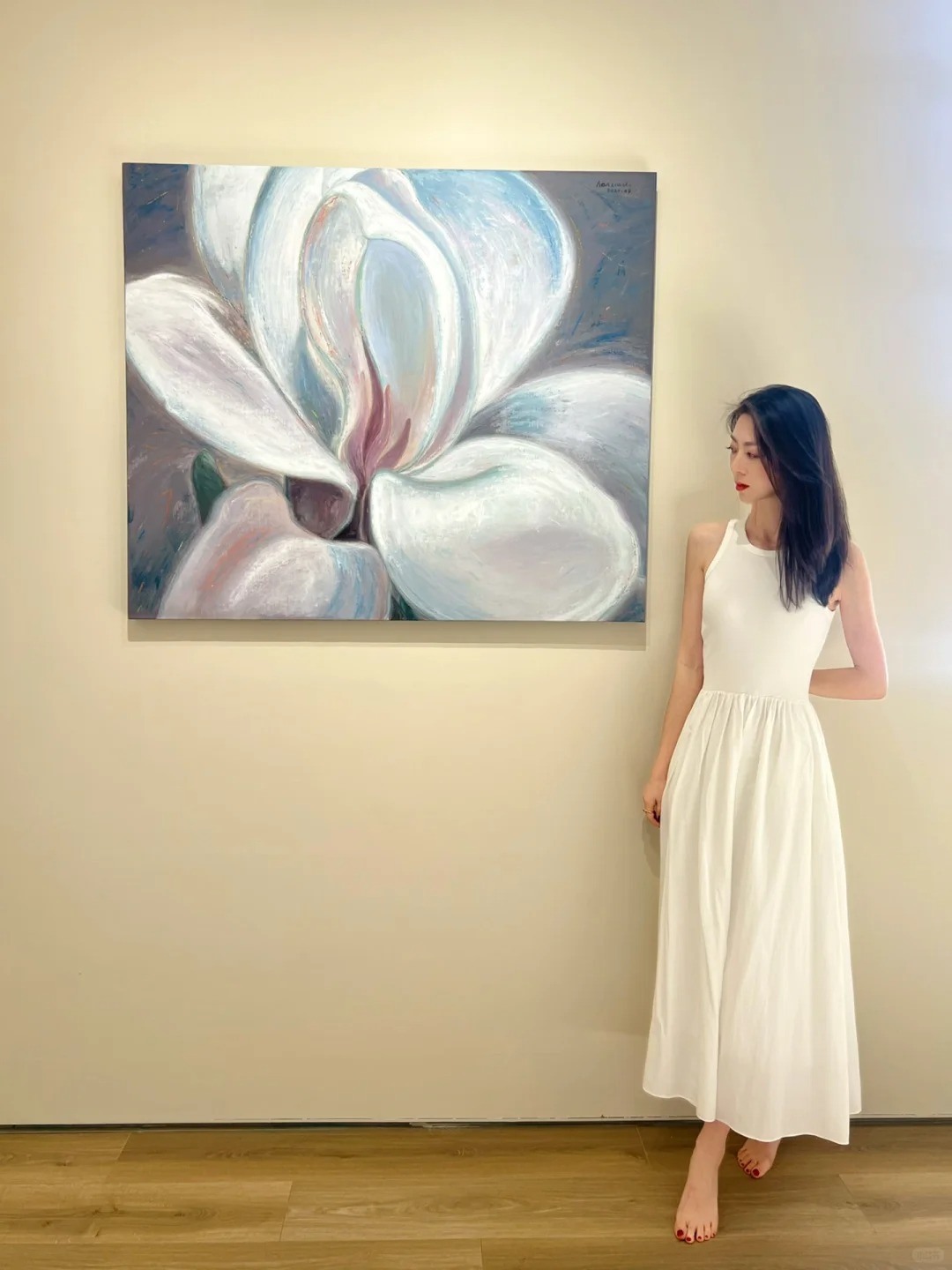 在小事里反复幸福。🌸
喜欢韩修智画里的诸多小细节：花瓣鱼、羊粪蛋儿、蛇与花、小