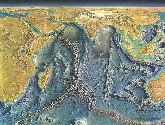 当印度洋海水被抽干后，这是它的海底地貌！
