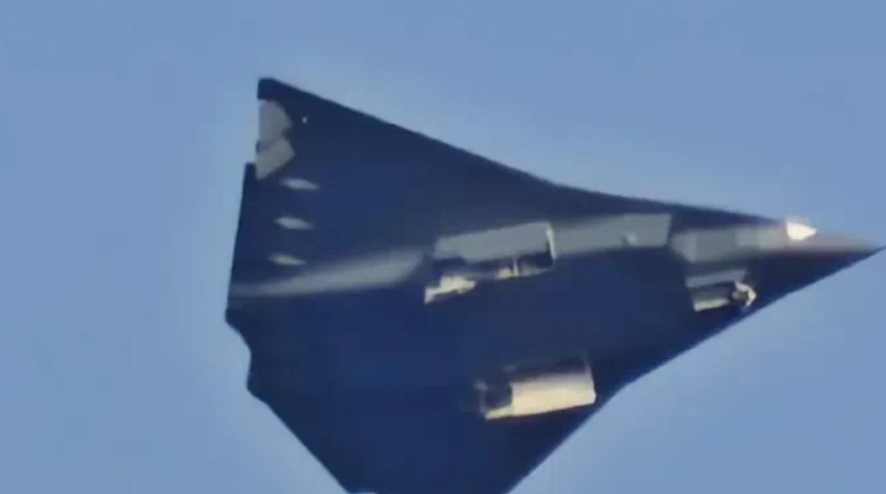 万国来朝即将上演！六代机横空出世让老美失去世界第一军事强国的位置，没有了制空权的