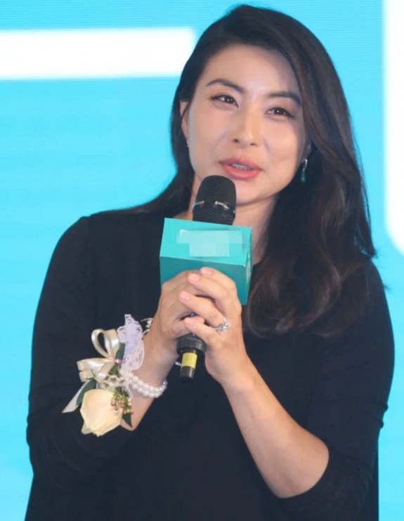 郭晶晶与霍启刚恋爱，郭母一口拒绝：不合适