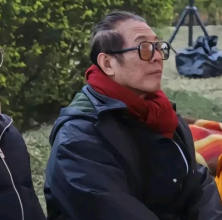 李连杰才过60就老成这样，感觉有点像张铁林了