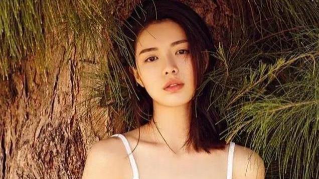 她被冯小刚捧红，成龙接着捧，洪金宝等着捧，为啥大佬都偏爱她