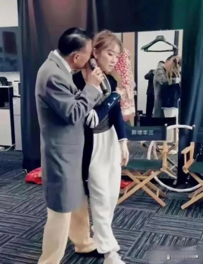 怪不得以前那班演员都不跟万梓良玩[允悲]