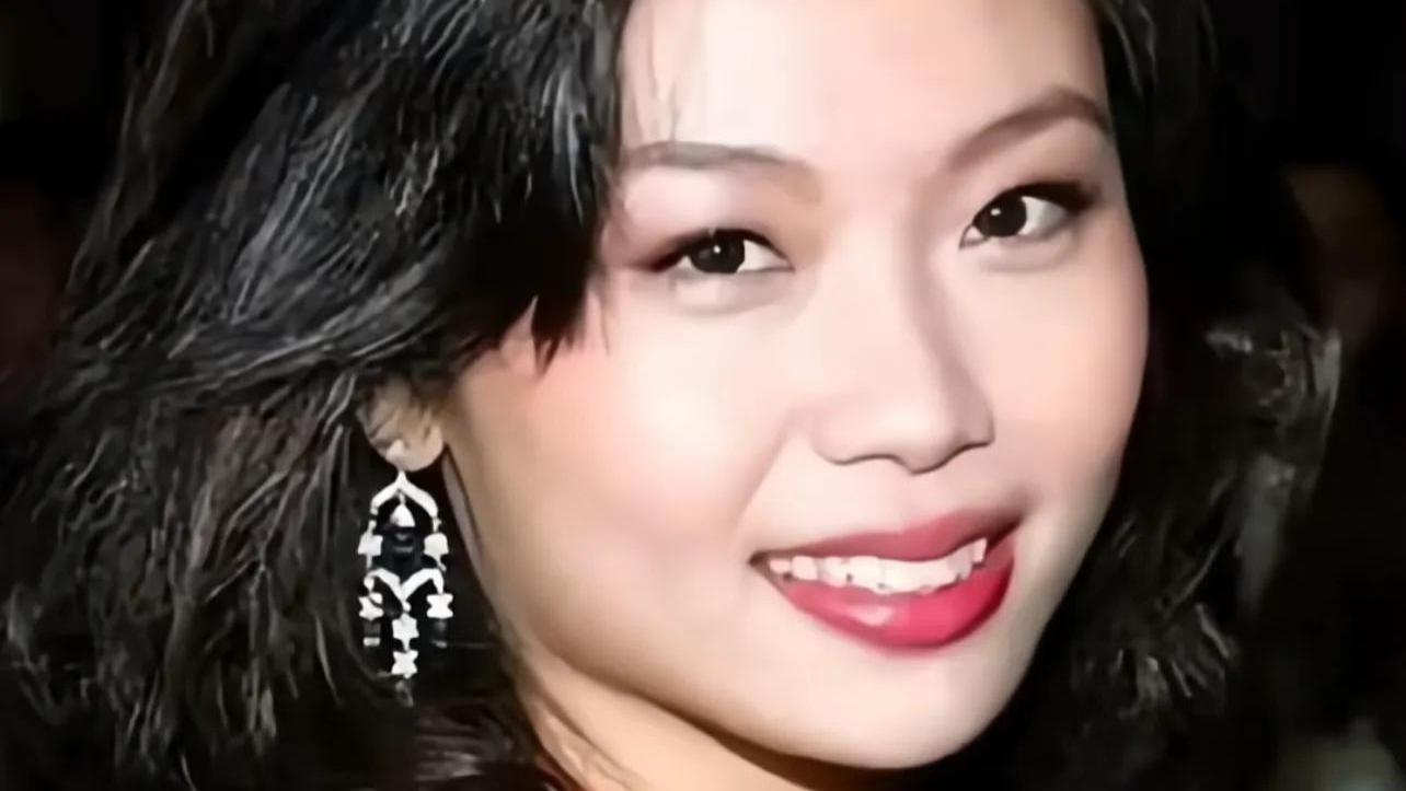 被嘲“最丑港姐” 的她 21岁成遗孀，甘当情妇26年，却能和原配亲如姐妹