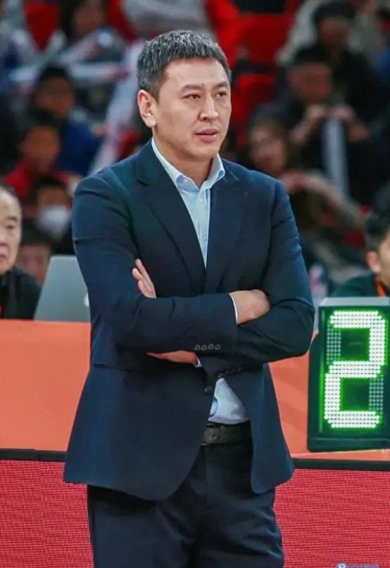 浙江稠州78：81不敌山东男篮，暴露出球队三个可笑的事实：
1、王世龙的战略眼光