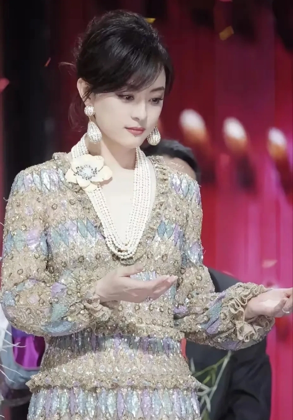 黑孙俪的人可真多，微博之夜孙俪咋做都不对，说孙俪对人冷漠疏离不热情，没有和允礼孙