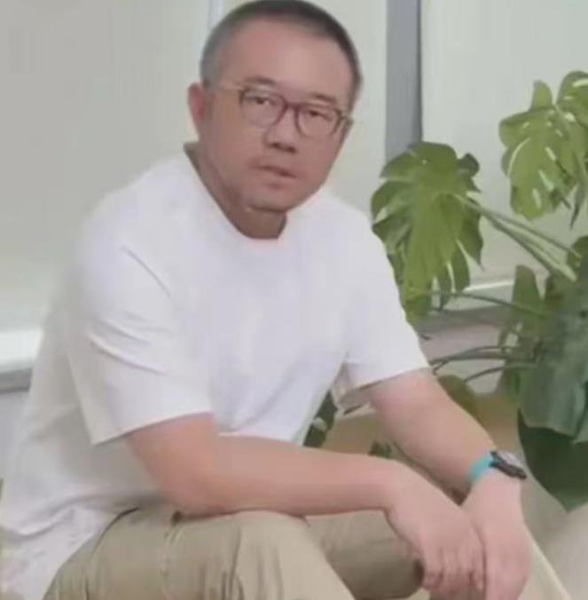 爱情保卫战里面，觉得涂磊的意见很中肯，一针见血，有正义感，有责任和担当，嫉恶妒仇