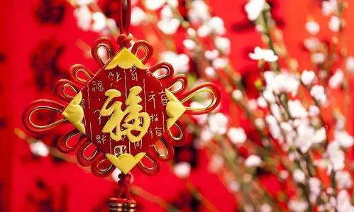 今百姓过年约摸有以下10个“不多”
1、家里搞“大扫除”的不多啦。
2、买新衣新