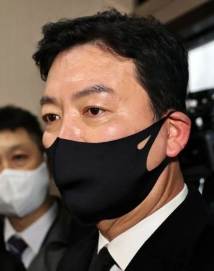 韩国总统警卫次长金成勋的拘留令申请被法院驳回，金成勋立即被释放。公调处说，他们没