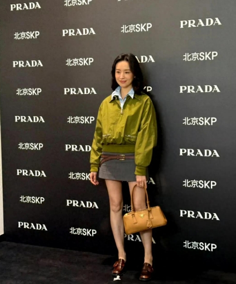 好久没在时尚活动露面的董洁，这次现身 Prada 活动现场，可真是让人眼前一亮！