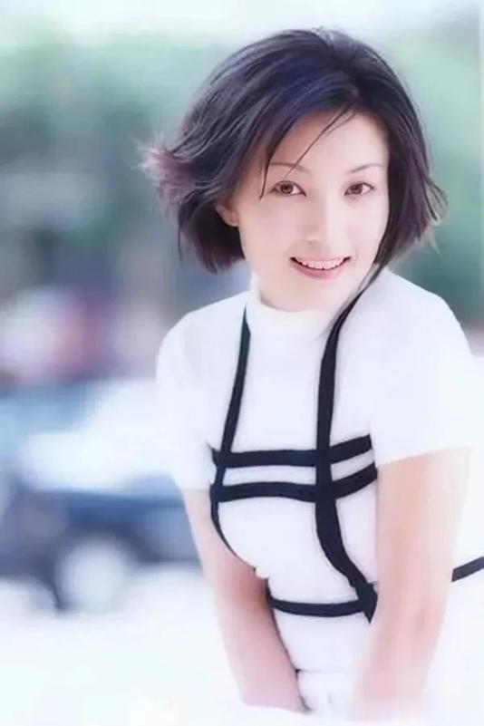 谢雨欣:她靠两首歌成春晚常客,18岁结婚生子,如今怎样了?(谢雨欣 近况)-第2张图片-九妖电影 谢雨欣:她靠两首歌成春晚常客,18岁结婚生子,如今怎样了?(谢雨欣 近况)-第2张图片-九妖电影