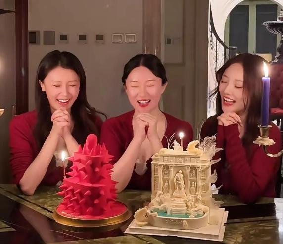 霍思燕、李小璐、甘薇曾在娱乐圈各有故事。霍思燕塑造众多经典角色，李小璐有演艺高光