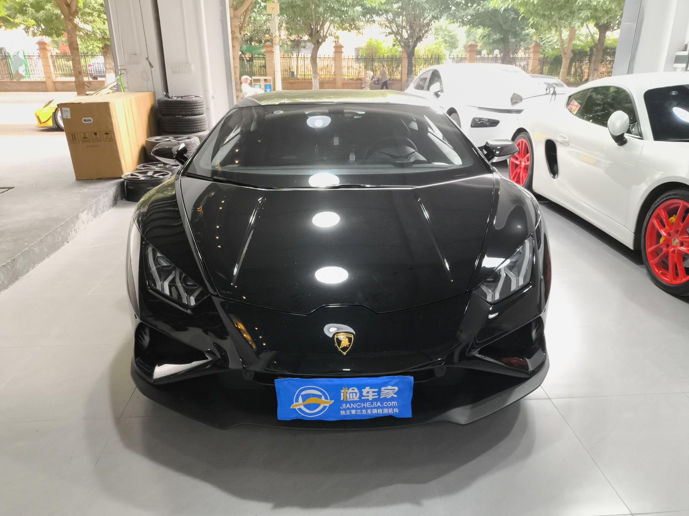 ~这几天跟兰博基尼杠上了，先是验了400万的盖拉多，然后是700万的埃文塔多，今