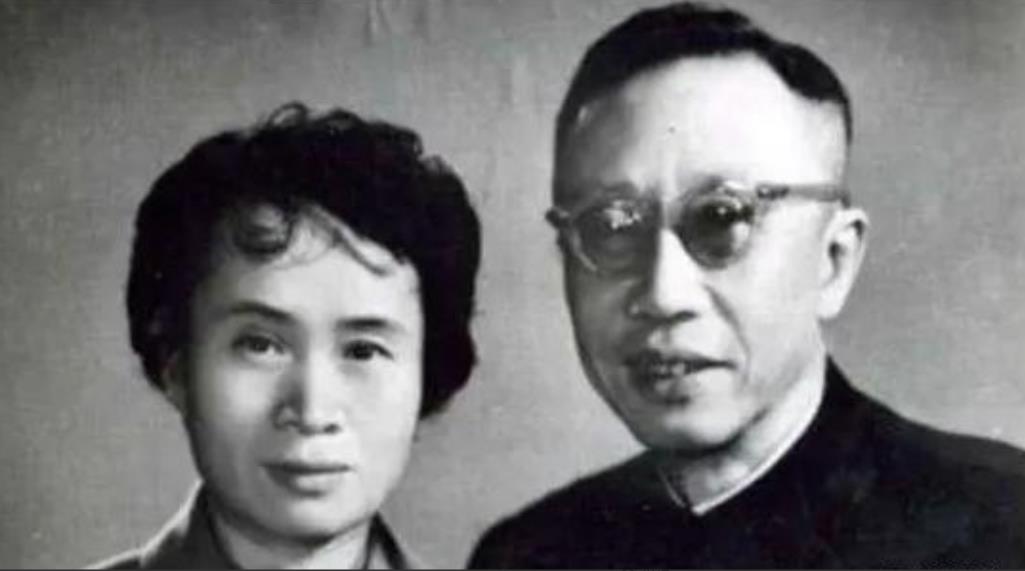 1967年10月17日，溥仪因尿毒症在北京去世。溥仪晚年因为看病吃药，几乎花光了