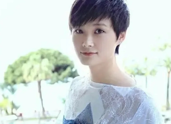 40岁李宇春照片的曝光